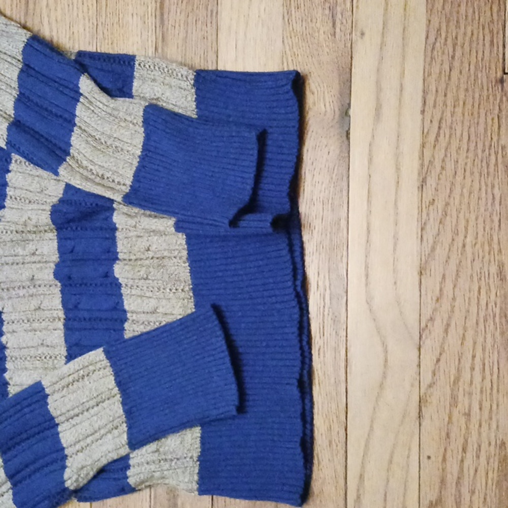 Sweater - Picture 3 of 3